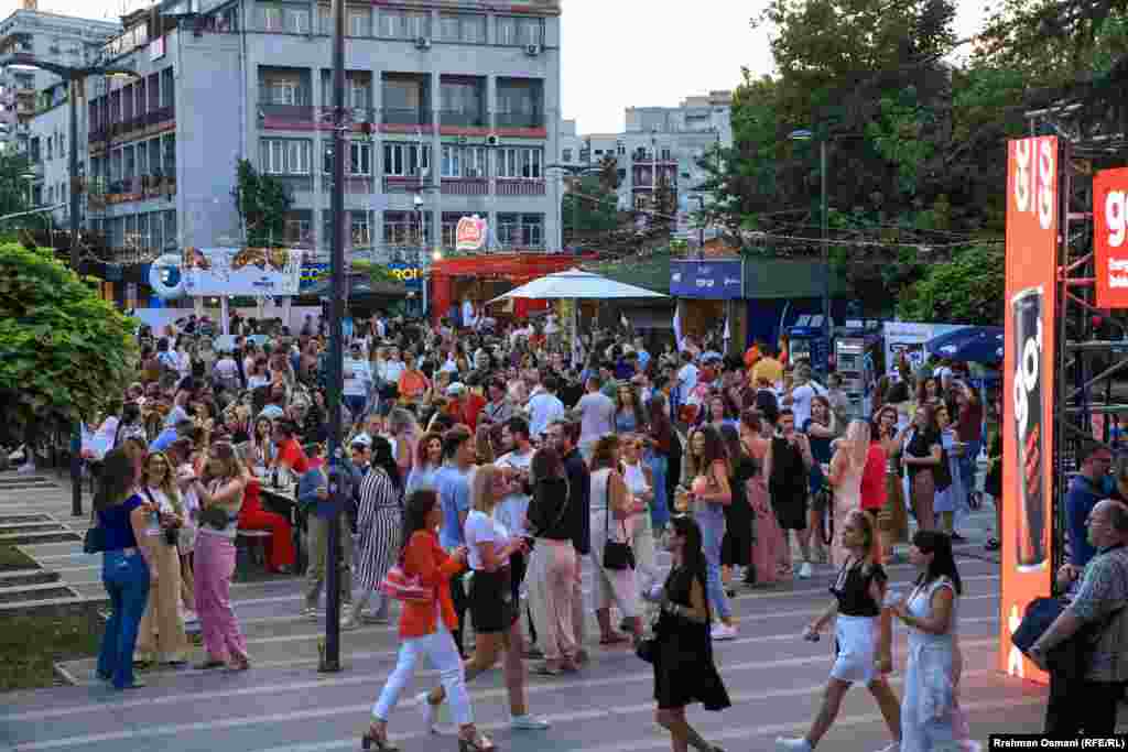 Edhe moti ka qenë në favor të festivalit. Nxehtë. &nbsp;