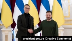 Об этом президент Украины Владимир Зеленский сказал 3 апреля во время брифинга с президентом Финляндии Александером Стуббом в Киеве, Украина, 3 апреля 2024 года