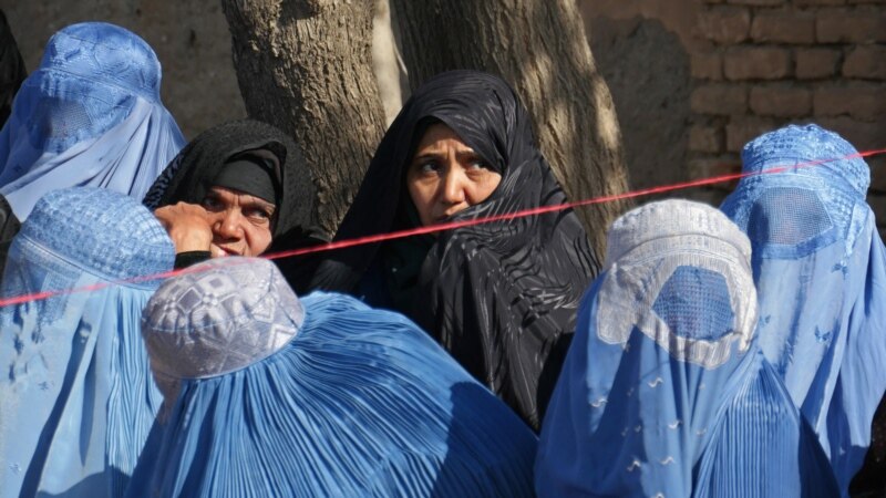 Talibanët u ndalojnë grave restorantet me kopshte dhe parqe