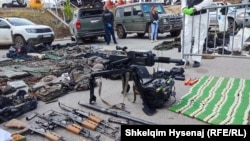 Oružje za koje je policija saopštila da je zaplenila u Banjskoj