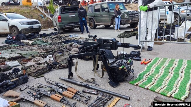 Armët që Policia tha se i ka konfiskuar në Banjskë.