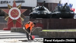 Бєлгород, Росія. Там готувалося до відзначення 9 травня, а потім урочистості скасували через загрози для безпеки. Фото від 5 травня 2023 року