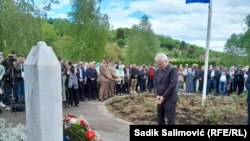 Ambasador SAD u BiH Michael Murphy na sahrani bošnjačkih žrtava u Bratuncu, 12. maj 2023. godine