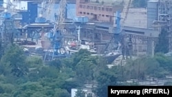 Большой десантный корабль в Керченском морском рыбном порту, 8 июля 2023 года