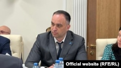 Igor Kolokolov, directorul BIZ și TD Moldavizolit, participând la o ședință a Comitetului pentru politică economică din Consiliul Federației, în iunie 2022. Un comunicat despre eveniment a fost șters de pe site-ul BIZ, pe 23 aprilie 2024, în timpul investigației Europei Libere.