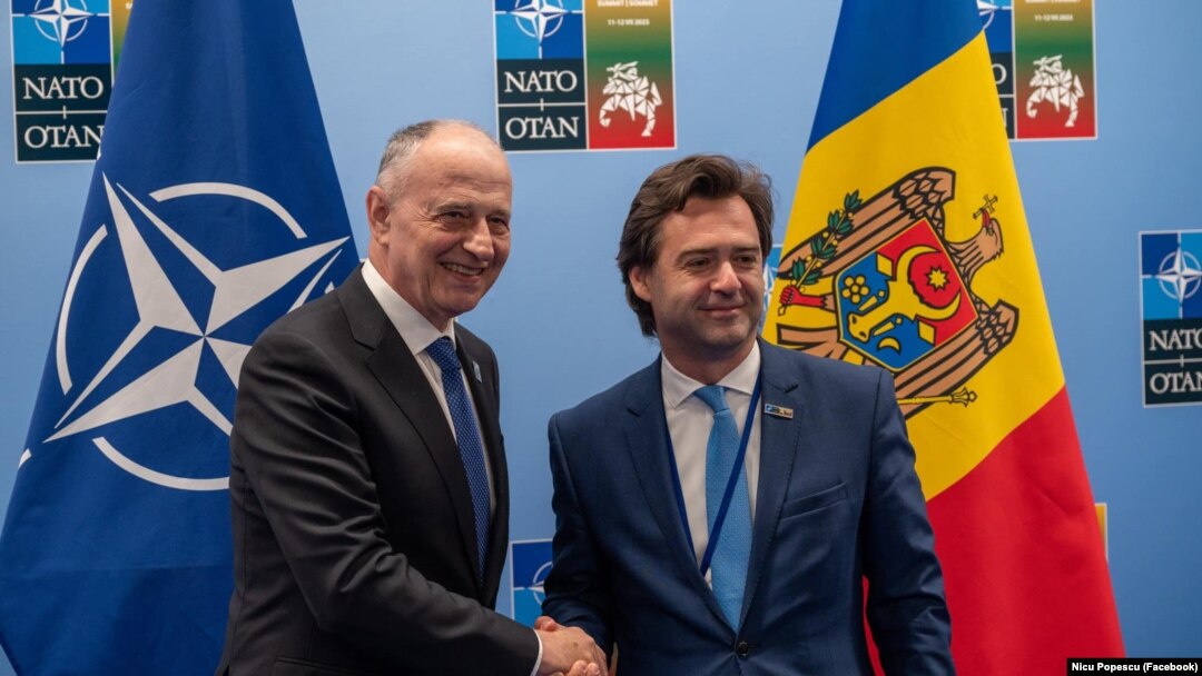 Adjunctul secretarului general al NATO, Mircea Geoană, și ministrul Afacerilor Externe, Nicu Popescu.