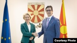 Македонскиот претседател Стево Пендаровски и претседателката на Европската Комисија Урсула Фон дер Лајен 