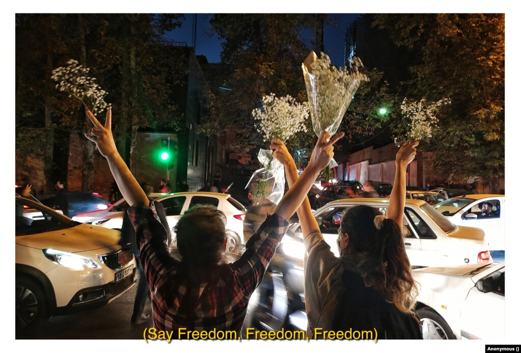 Gazetarët dhe fotografët, që tentojnë të raportojnë për protestat, ndëshkohen nga regjimi iranian, duke nisur nga frikësimet e deri të abuzimet e ndryshme. Fotografët që i kanë bërë fotografitë në Iran, mbeten anonimë për arsye të sigurisë. &nbsp;