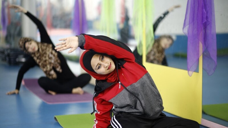 Six Iranians Detained For Participating Mixed-Gender Yoga Class