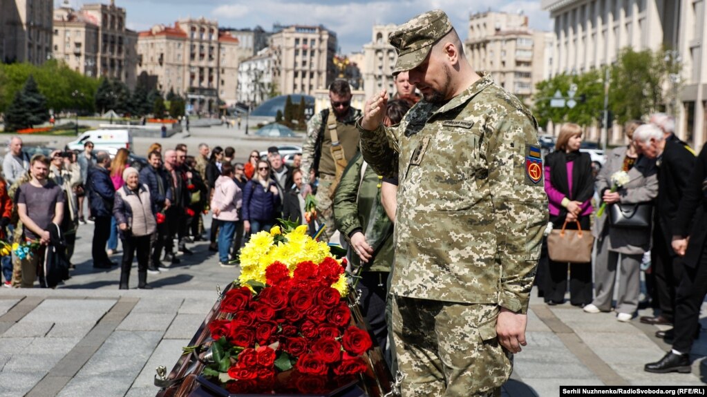 У 2014 році Юрій Мороз добровільно вступив до лав ЗСУ і брав участь у боях на Світлодарській дузі. Демобілізувався у 2015 році