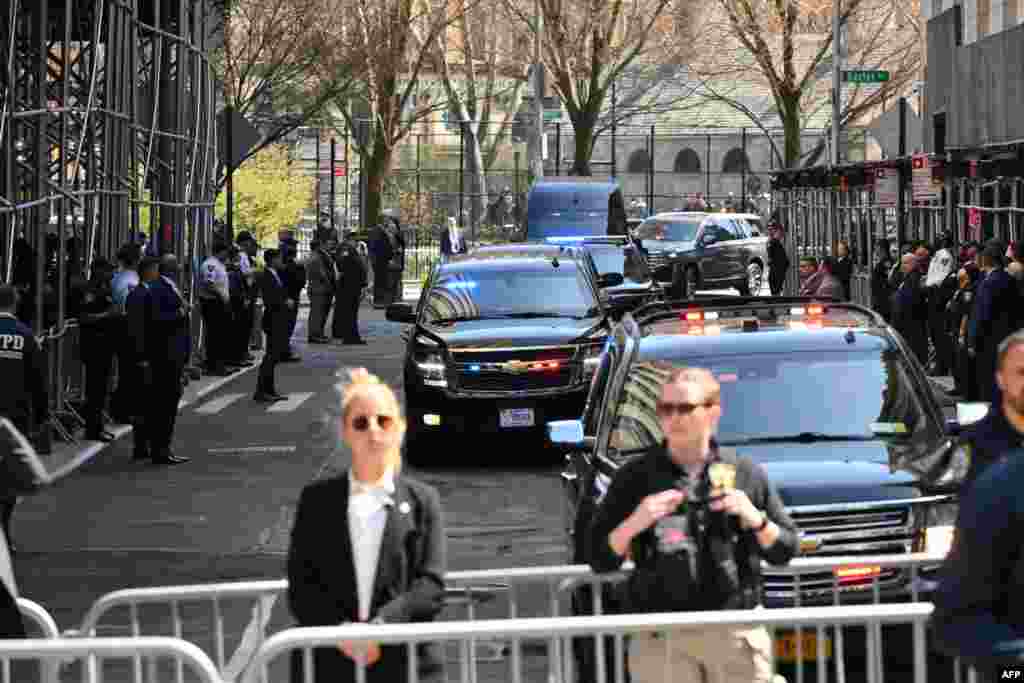 Trump je stigao u sud u New Yorku u koloni automobila i uz osiguranje.