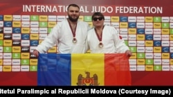 Ion Basoc (stânga) și Oleg Creţul au obținut medaliile de argint și, respectiv, de bronz la proba de para judo.