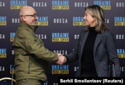 Міністр оборони України Олексій Резніков і очільниця оборонного відомства Нідерландів Кайса Оллонґрен під час пресбрифінгу. Одеса, 14 березня 2023 року