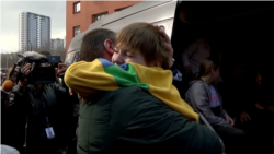 Copii ucraineni deportați de Rusia în Crimeea s-au întors la familiile lor 