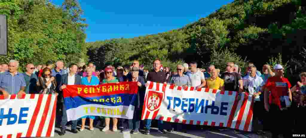 Demonstranti na protestu u Nevesinju, na istoku BiH.&nbsp;