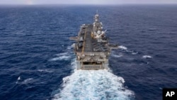 یک کشتی جنگی در خلیج فارس