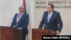 Milorad Dodik i Andrija Mandić sa odlikovanjem, Banjaluka, 30. maj 2023.