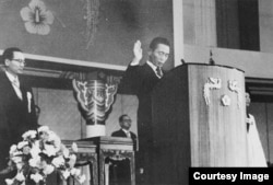 Пак Чон Хи приносит президентскую присягу. 1972 год