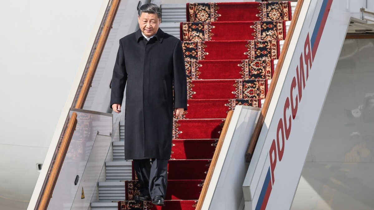 Китайският президент Си Дзинпин пристигна на първото си посещение в