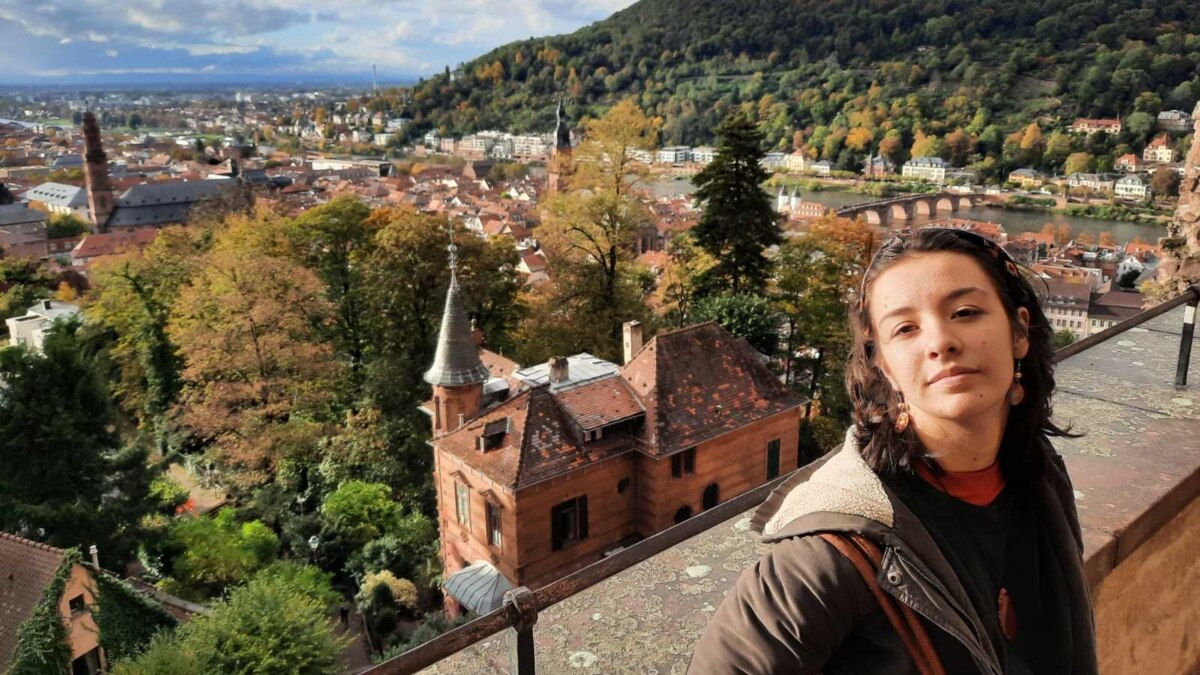 Тя е само на 15, но владее 4 езика. В