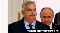 Premierul ungar Viktor Orbán, secondat de președintele rus Vladimir Putin, către conferința de presă susținută în comun la Moscova, 5 iulie 2024. 