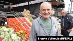 U porodici Dragana Slavkovića obično se sprema ajvar, pečena paprika i kiseli kupus. Ipak, ove godine, kaže, neće biti novca za sve.