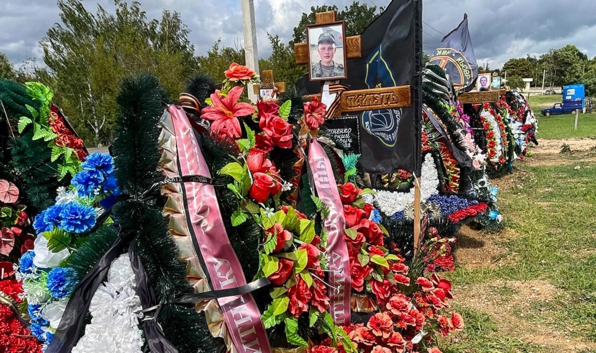 Graves of Russian military personnel at the Abdal-1 cemetery in Simferopol, file photo