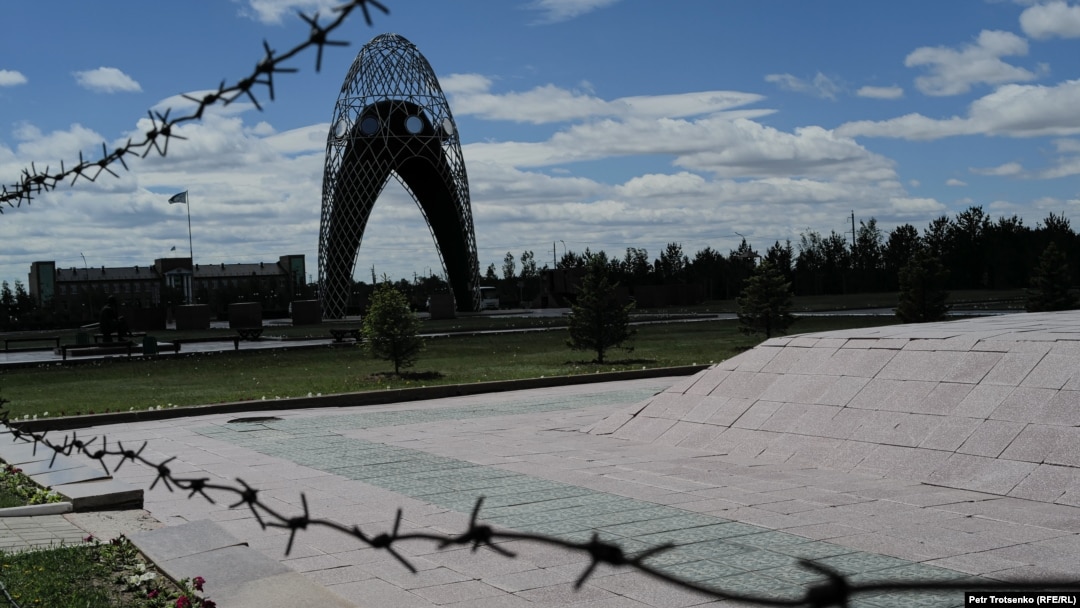 Complexul memorial și muzeul ALZHIR de lângă satul Aqmol, la 40 de kilometri vest de Astana, capitala Kazahstanului.