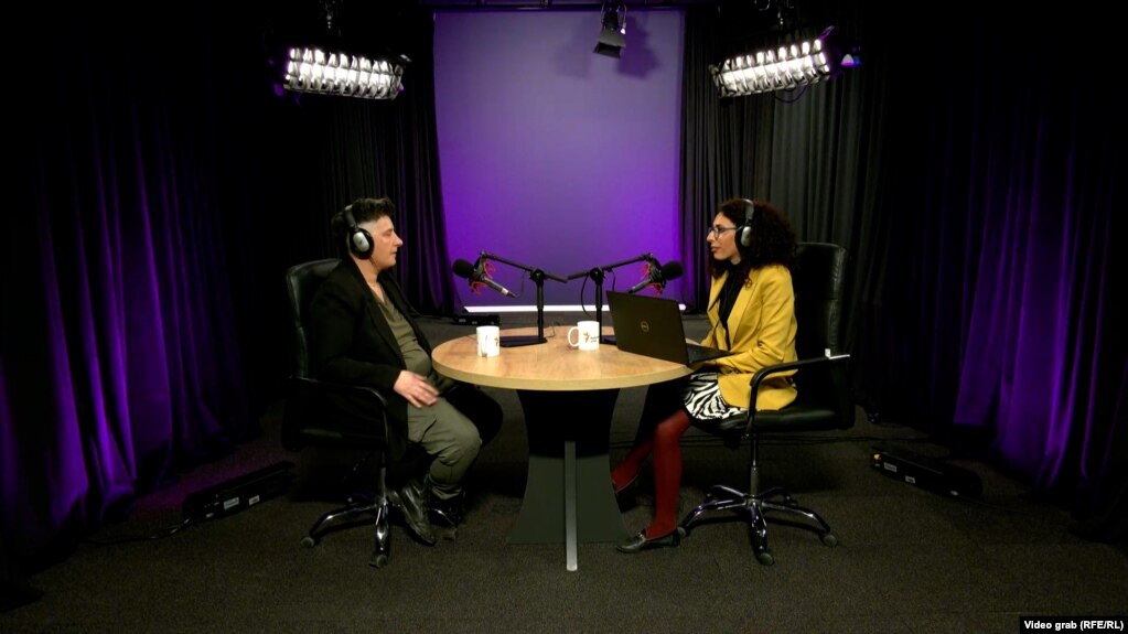 Arlinda Morina gjatë intervistës dhënë Radios Evropa e Lirë.