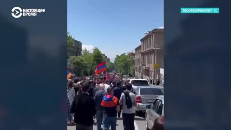 Многотысячные протесты в Армении из-за территориальных уступок Азербайджану. В правящей партии говорят о подготовке госпереворота