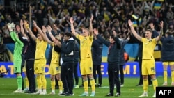 Збірна України після перемоги над командою Ісланлдії, яка забезпечила українцям путівку на Євро-2024