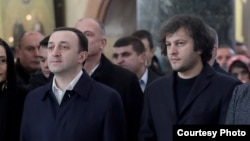 „იმდენად არასერიოზულია თავად ამ წერილების შინაარსი, რომ ესეც არ მაძლევს სერიოზულად რაიმე კომენტარის გაკეთების საშუალებას“ - კობახიძე ღარიბაშვილზე.