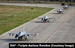 Владислав Селезньов наголошує, що вплив F-16 на ситуацію не в останню чергу залежить від їхньої кількості. На фото: F-16 в Румунії