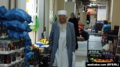 Қожайын құлдың суретіне зәр түсіреді