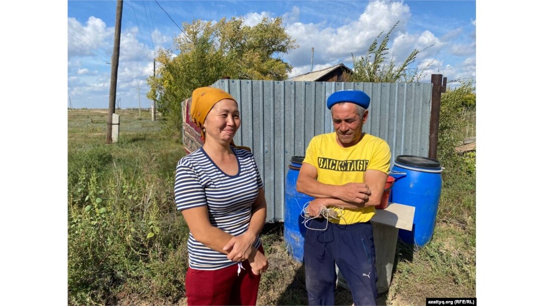 Лифтте тұрып қалды