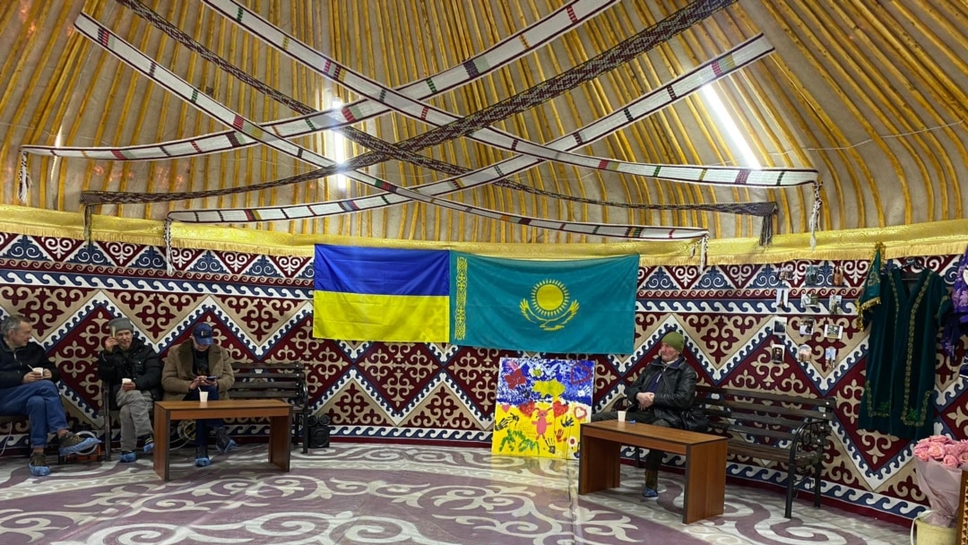 Латекс киіміндегі секс бейне