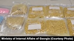 შსს სპეცოპერაციის დროს ამოღებულ ნარკოტიკული ნივთიერებების კადრებს ავრცელებს. 