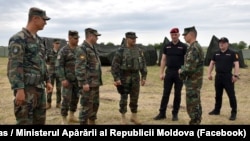 Un grup de militari la deschiderea oficială a exercițiului multinațional „Scutul Păcii 2024” din luna iunie.