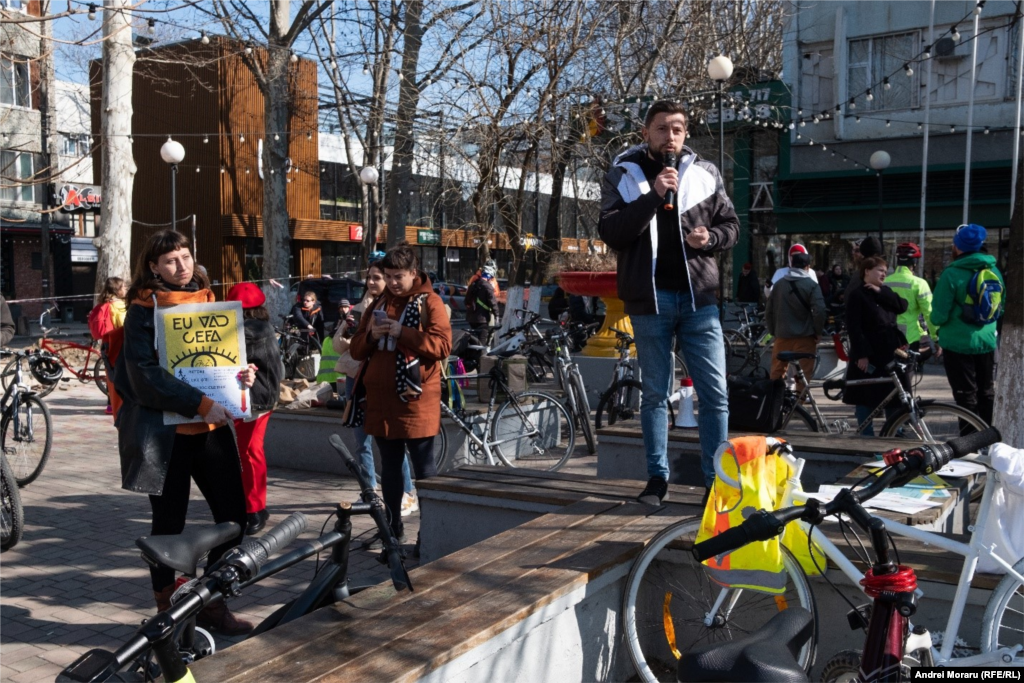 Apoi mai multe persoane au vorbit despre experiența lor din trafic și s-au arătat alarmați de situația actuală. Printre aceste persoane a fost și activista Constanța Dohotaru și fostul viceprimar al capitalei Victor Chironda.&nbsp;&nbsp;