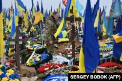 "Аллея героев" на кладбище в Харькове