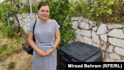 Medina Gosto, predsjednica Udruženja žena Vrba pored kompostera u svojoj bašti u zaseoku Vrba, naselja Gnojnice kod Mostara
