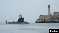 Submarinul rus cu propulsie nucleară Kazan intră în golful Havanei pe 12 iunie.
