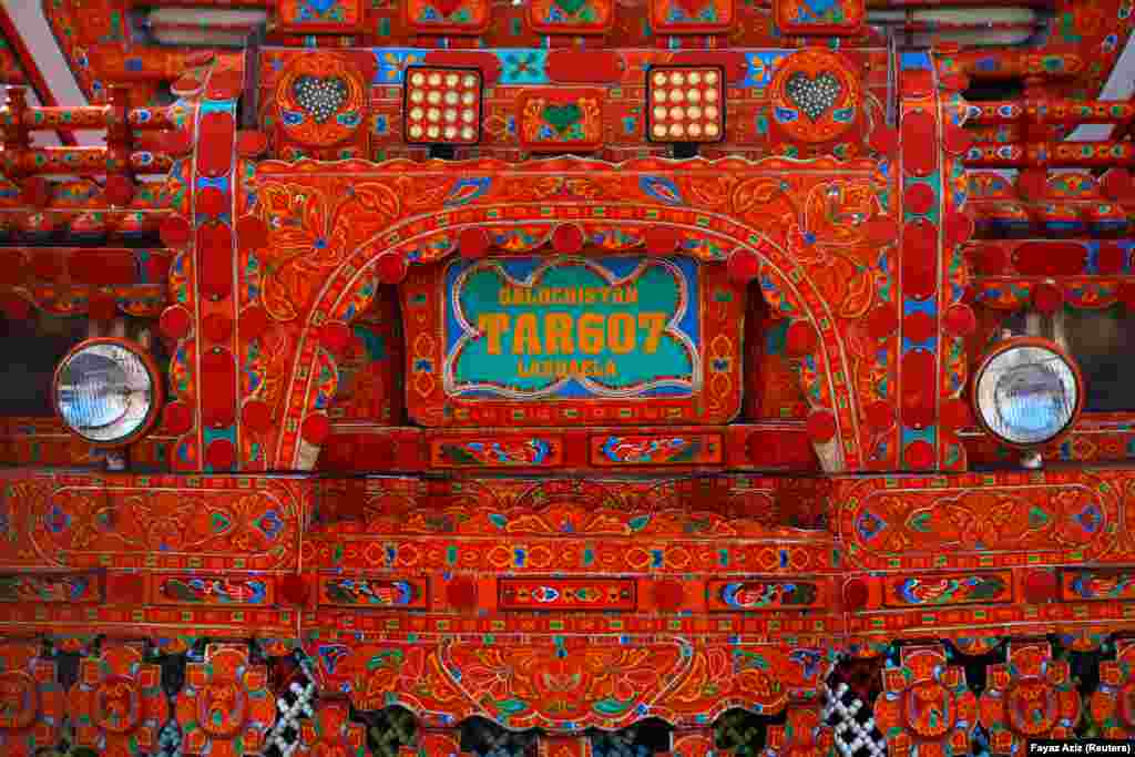 Kaleidoscopic murals of flowers, Islamic motifs, calligraphy, snow-capped Himalayan peaks, local mosques, and popular figures are prime examples of Pakistani truck art, which is being supplanted by printed posters and banners.