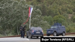 Policia e Kosovës në hyrje të fshatit Banjskë të komunës së Zveçanit në veri të Kosovës, 25 shtator 2023.