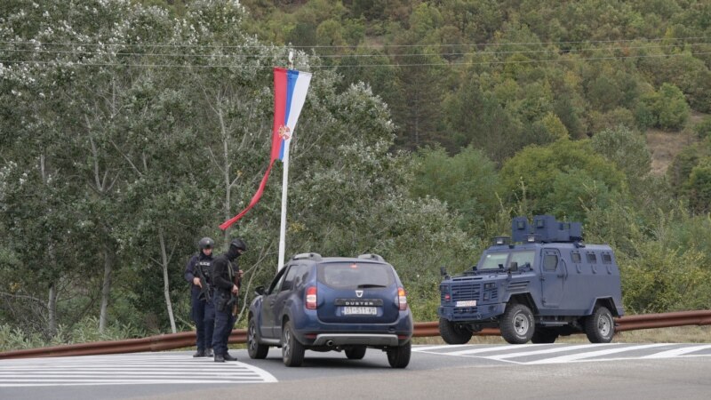 Rusia thotë se po e “vëzhgon nga afër” gjendjen në veri të Kosovës