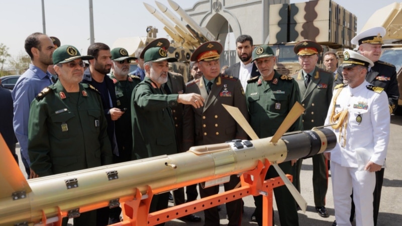 گاردین: سعی ایران برای فاصله گرفتن از تجهیز روسیه به سلاح؛ ایران توان برآوردن نیاز روسیه را ندارد