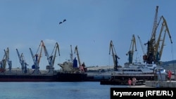 Российское судно MATROS POZYNICH в порту Феодосии, июнь 2023 года