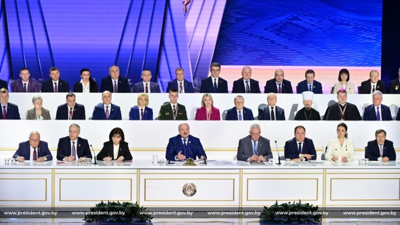 Lukaşenka Belarusda Russiýanyň onlarça ýadro ýaragynyň ýerleşdirilendigini aýdýar