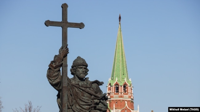 Памятник князю Владимиру на Боровицкой площади