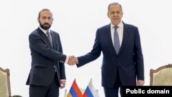 Uzbekistan - Russian Foreign Minister Sergei Lavrov and his Armenian counterpart Ararat Mirzoyan meet in Samarkand, April 14, 2023.